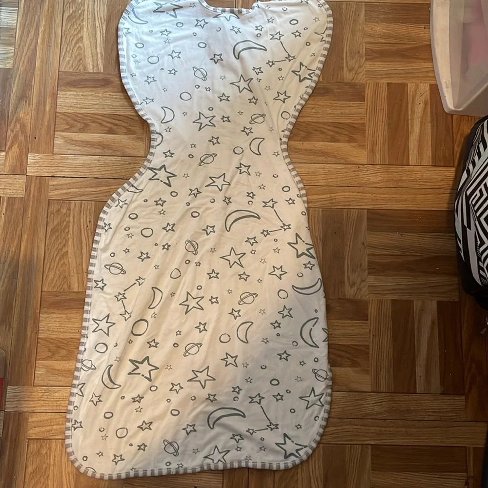 Love To Dream Swaddles x2 (Small) and 1 medium - Picture 9 of 10